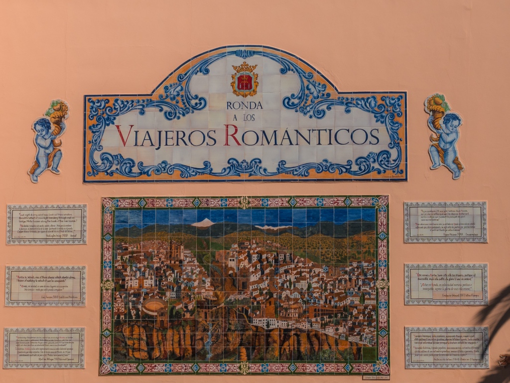 Mosaik an einer Wand in Ronda